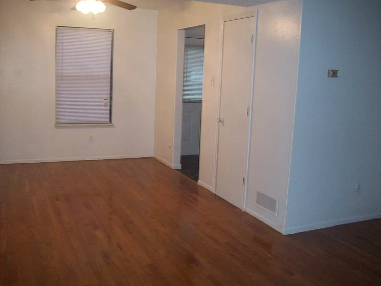 2512 Elmwood Pkwy — Photo 3