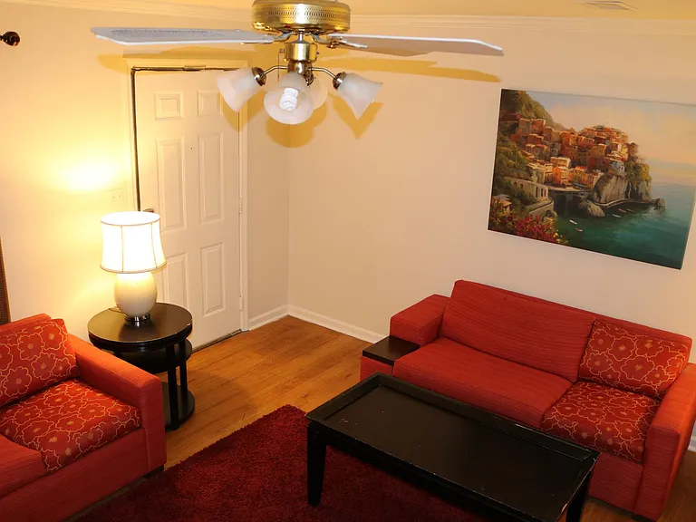 131 Ellington Pl — Photo 2