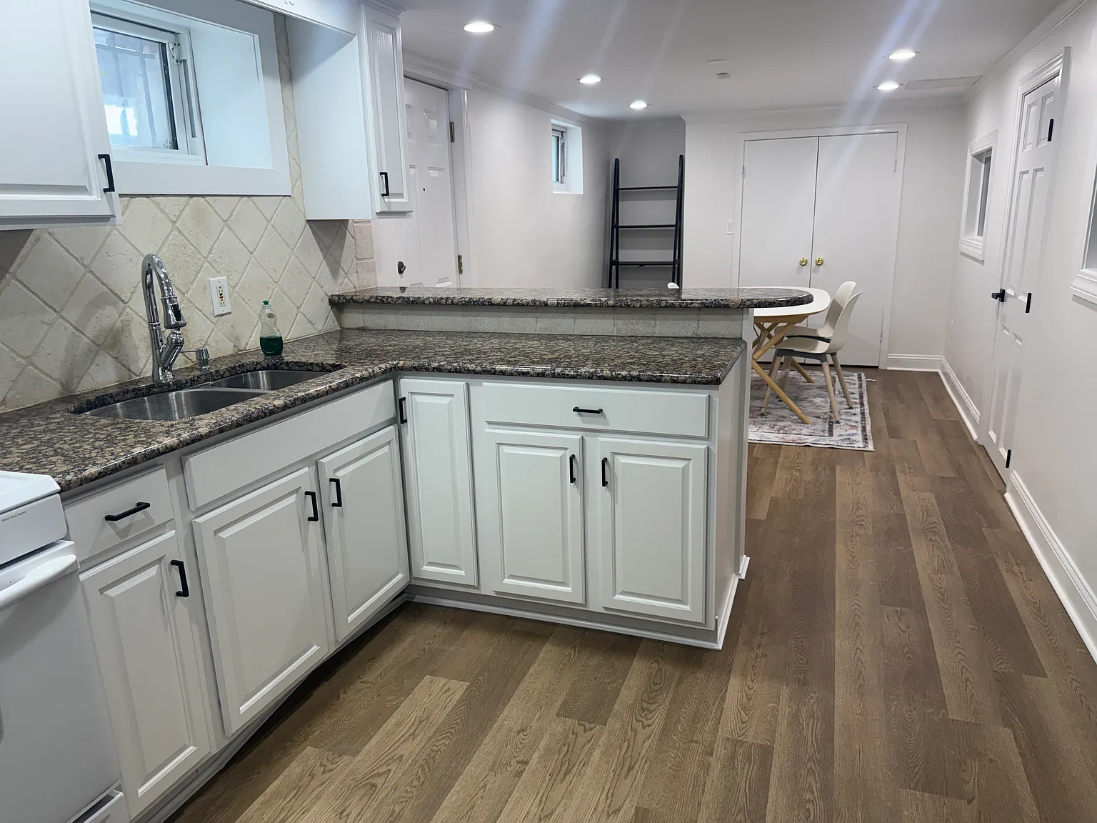 1 bed, 800 sqft, $2,300 — Photo 2