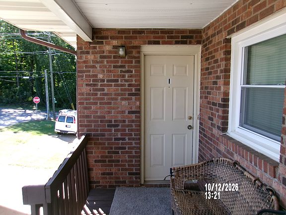 2nd image of 915 7th St NE APT I