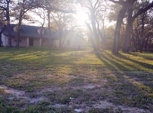 102 Oak Creek Dr, La Vernia, TX 78121