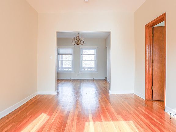 5th image of 1216 W Leland Ave #1421
