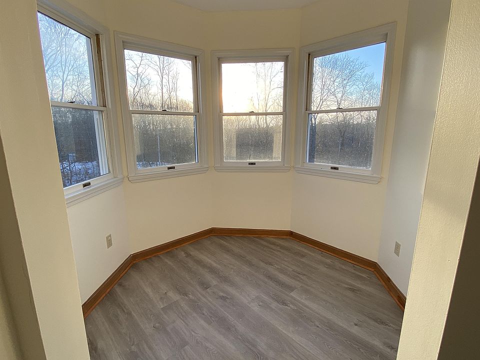 Sitting or computer room. Lots of light.