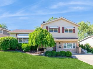 9044 Beechnut Rd, Hickory Hills, IL 60457