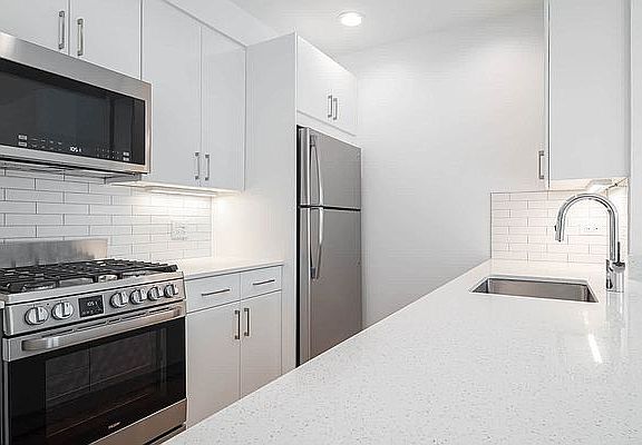 5th image of 600 Washington St APT 220