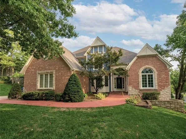 8436 Pflumm Cir, Lenexa, KS 66215
