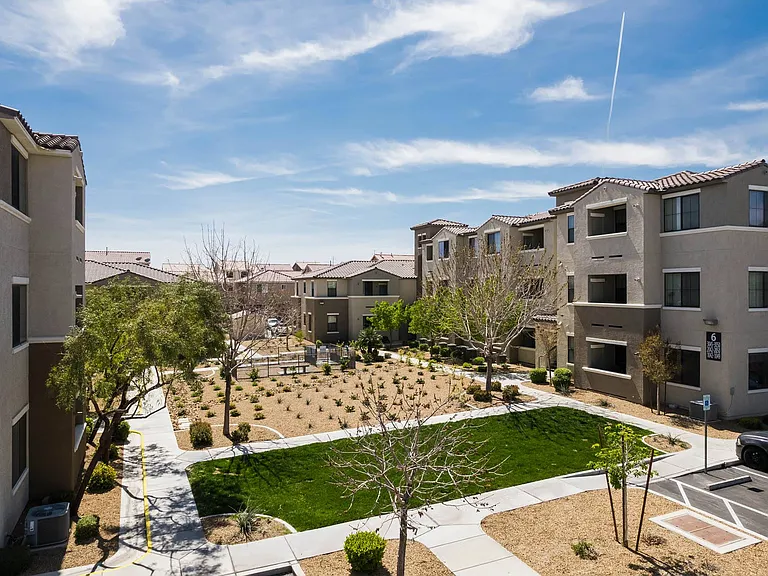 CHANDLER APARTMENT HOMES — Photo 35