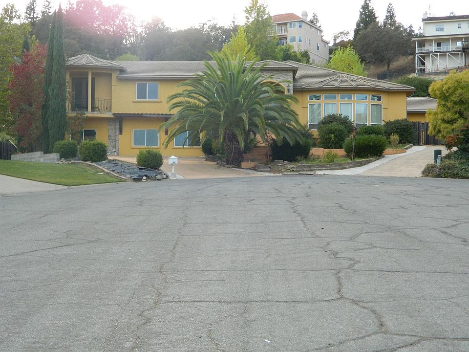 1st image of 2906 Stanford Ln