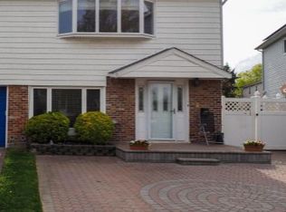 54 Middle Loop Rd, Staten Island, NY 10308