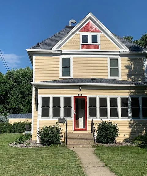 308 Water St N — Photo 1