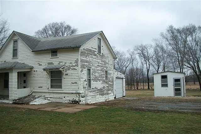 2nd image of 928 Bismark St
