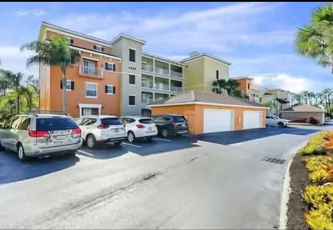 Botanical Place Cir, Naples — Photo 1