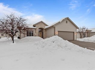 W203N16266 White Oak Cir, Jackson, WI 53037