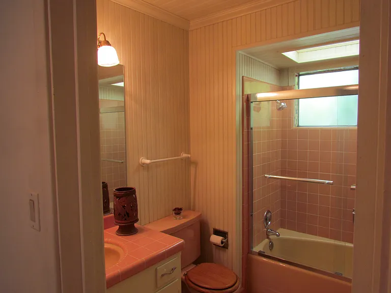 6016 S Land Park Dr — Photo 12