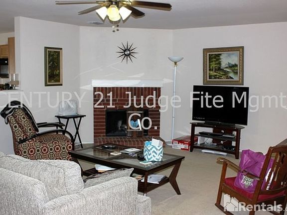 3rd image of 836 Wrigley Dr