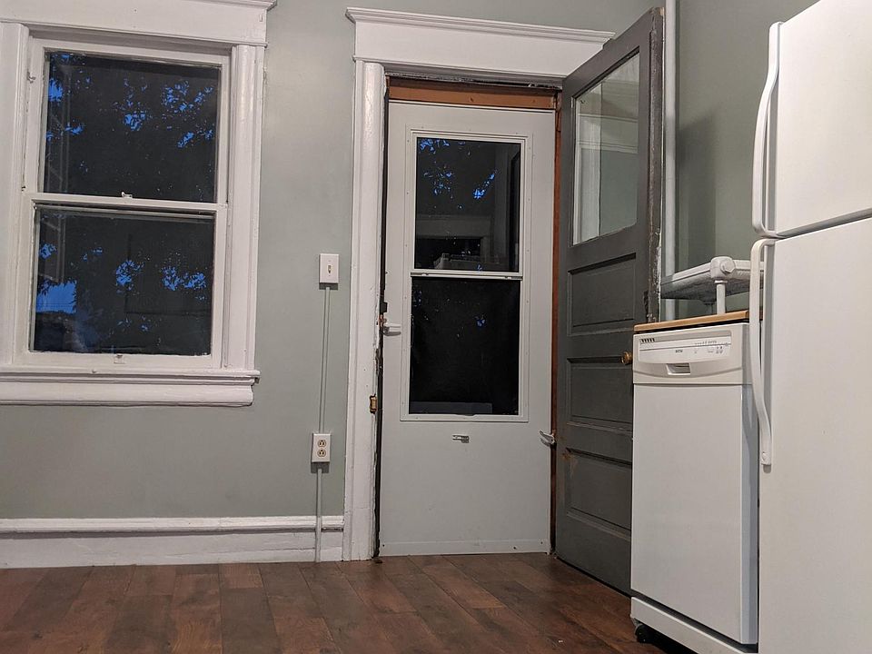 2nd image of 1322 Linden St