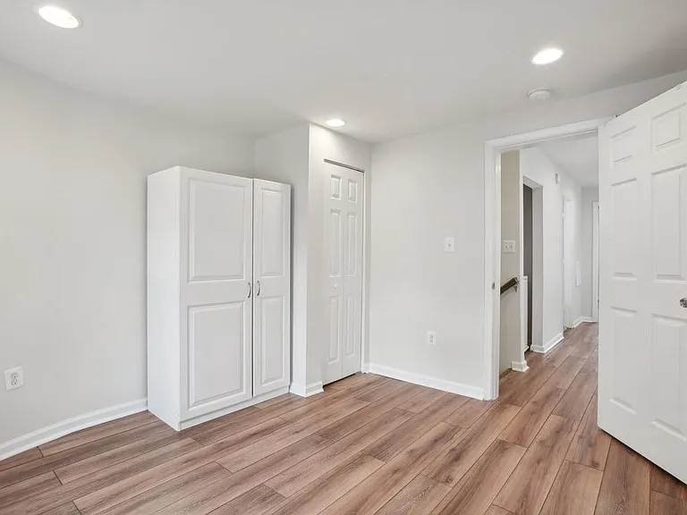 2241 Prout St SE — Photo 10