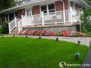 8 Dogwood Ln, Stony Pt, NY 10980