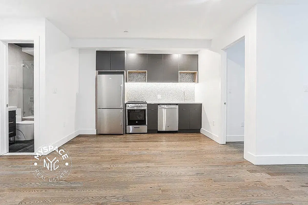 224 Hawthorne Street — Photo 2