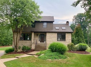 1190 Braun Rd, Bethel Park, PA 15102