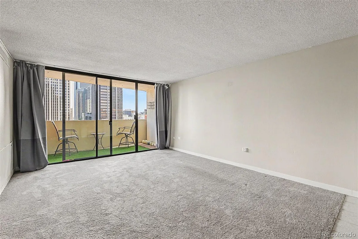 Building Photo - 1020 15th St #13I