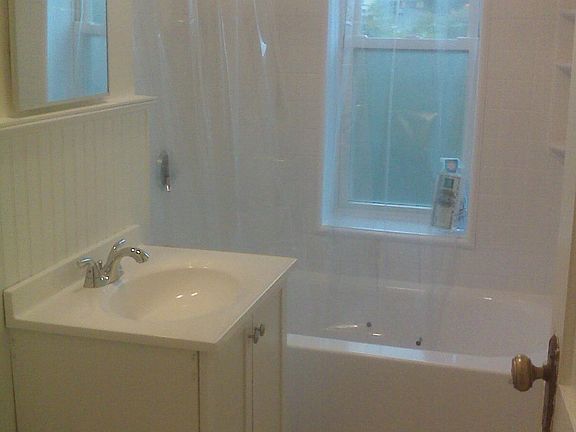 3rd image of 32 Greenwood Ave APT 16