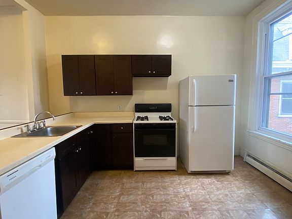 4th image of 3725 Spring Garden St #2