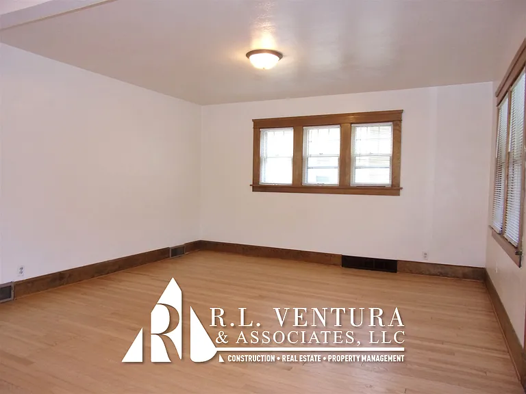 2418 Lasalle St #1/2 — Photo 4