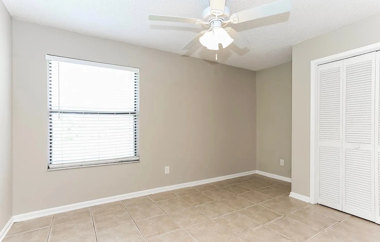 3 bed, 1292 sqft, $2,193 — Photo 2
