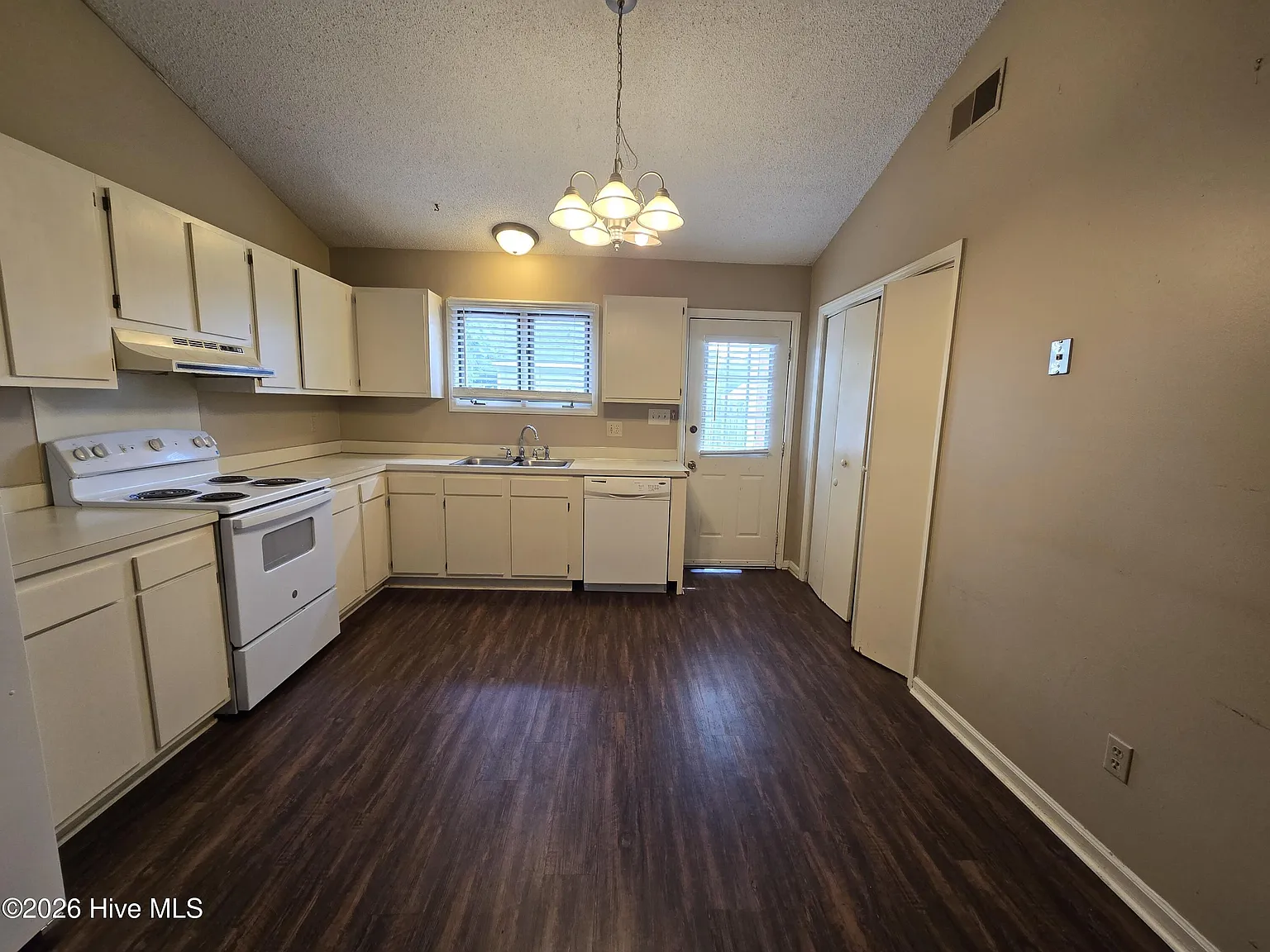 2 bed, 1.0 bath, 870 sqft, $1,000 — Photo 4