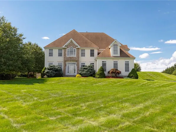 75 Autumn Chase Drive, Hopewell Junction, NY 12533