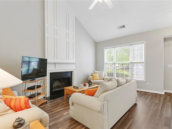 5th image of 72 Cheshire Dr