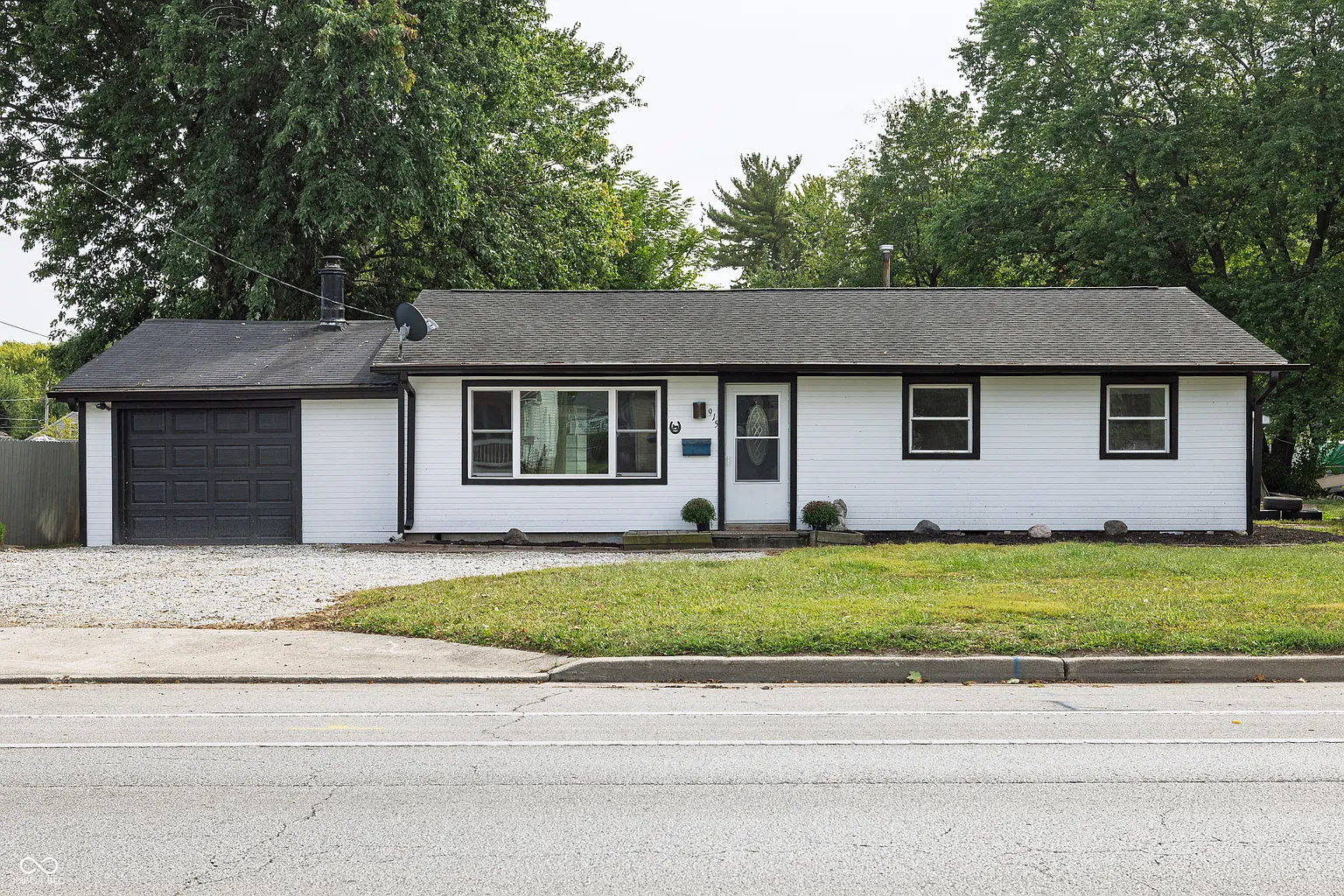 915 E Morgan St photo 1