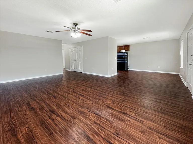7426 Blue Jay — Photo 3
