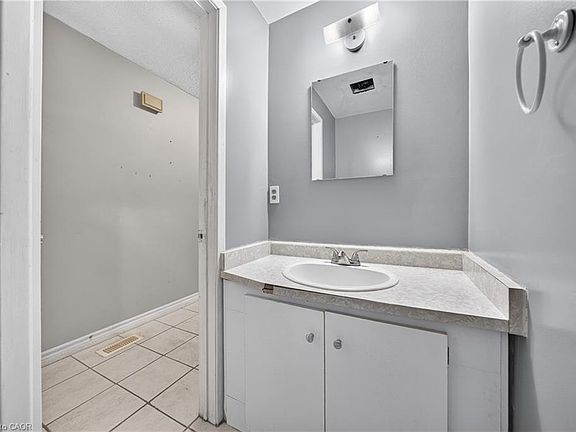 4th image of 660 Oxford Rd #35