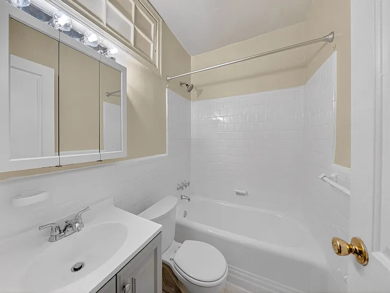 1421 Staples St NE #2 — Photo 8