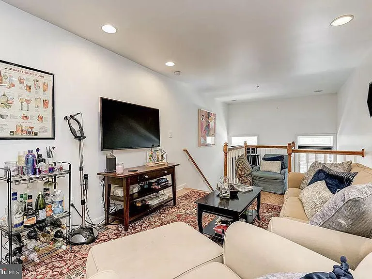 1019 S Streeper St — Photo 3