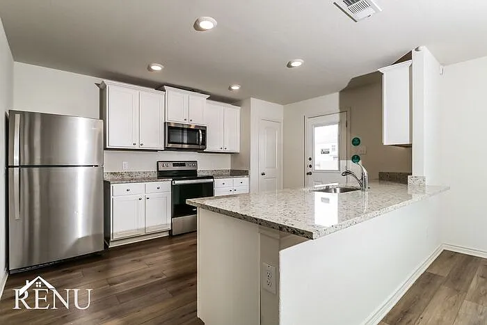 100 Stratton Ln — Photo 4