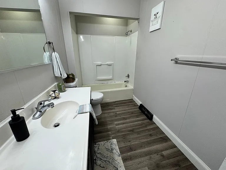 230 E Gilbert Dr — Photo 21