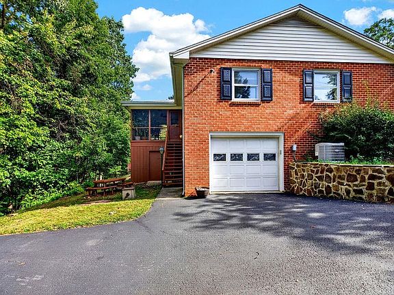 5th image of 1215 Pinehurst Rd