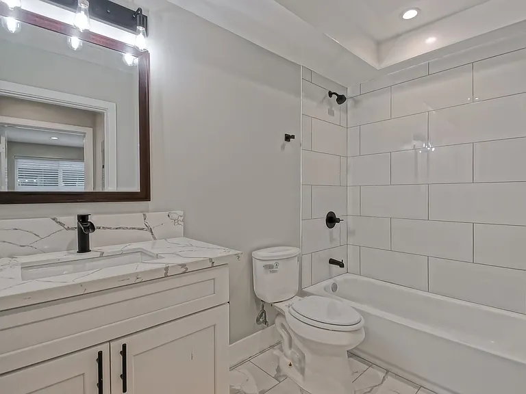 1923 Vanderbilt Ln — Photo 13
