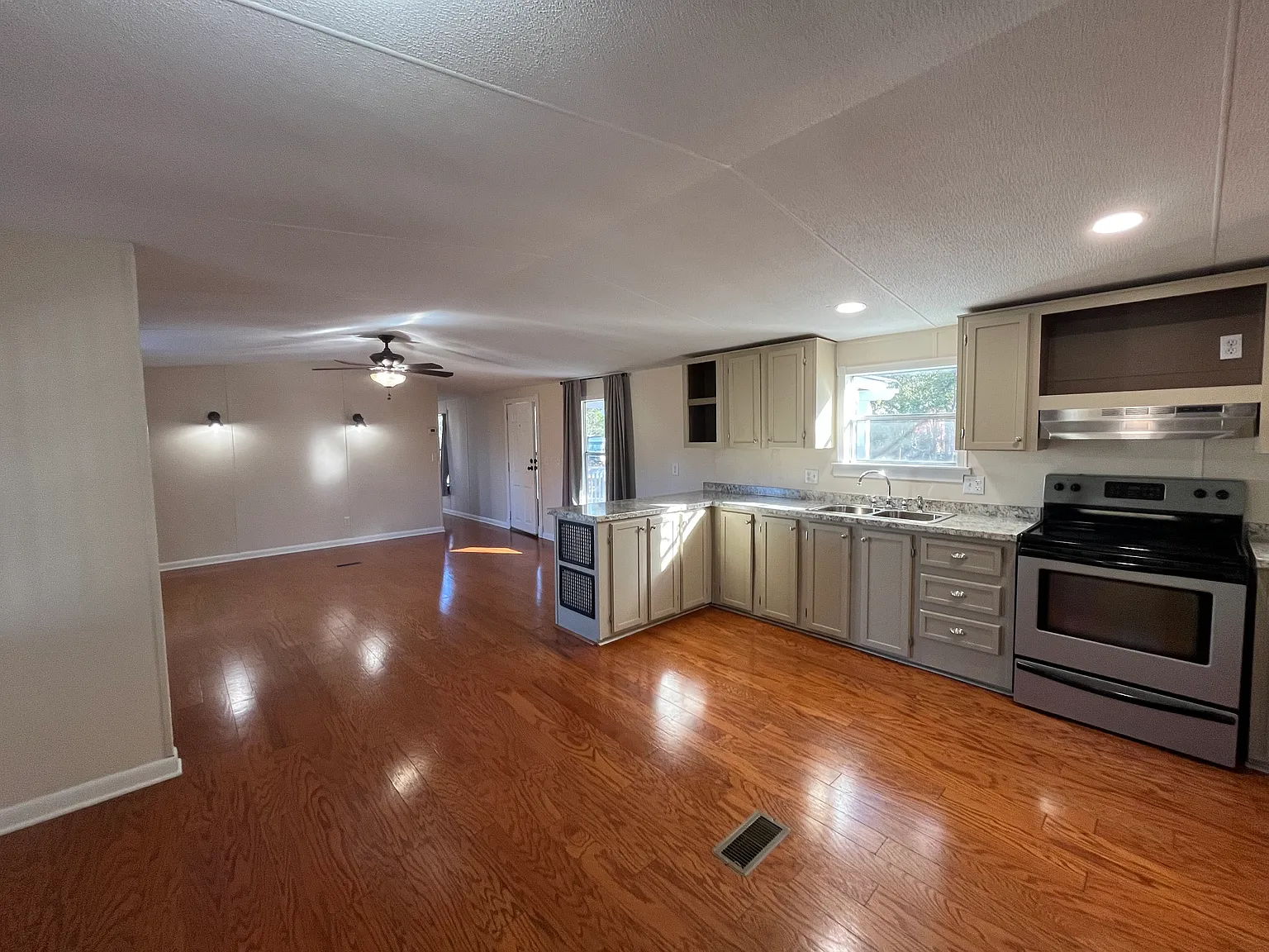 3 bed, 1216 sqft, $1,495 — Photo 4