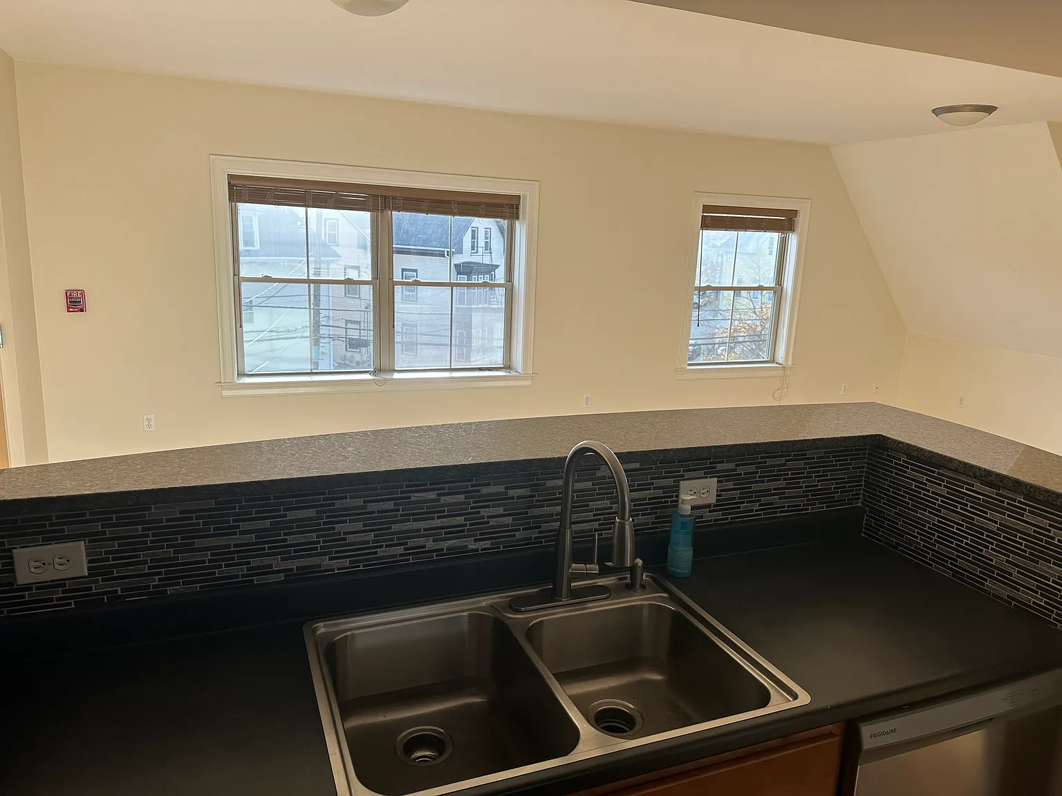 2 bed, 1032 sqft, $2,350 — Photo 4