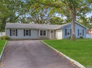 22 Loebel St, Selden, NY 11784