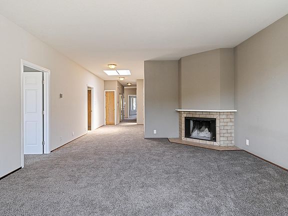 3rd image of 1618 Funston Ave