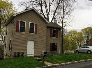 57 Oak St, Hamburg, NJ 07419