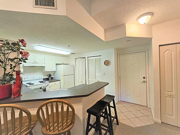 3rd image of 5050 Fairways Cir APT 301