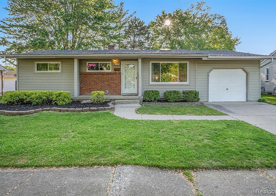 1st image of 813 Tamarac Dr