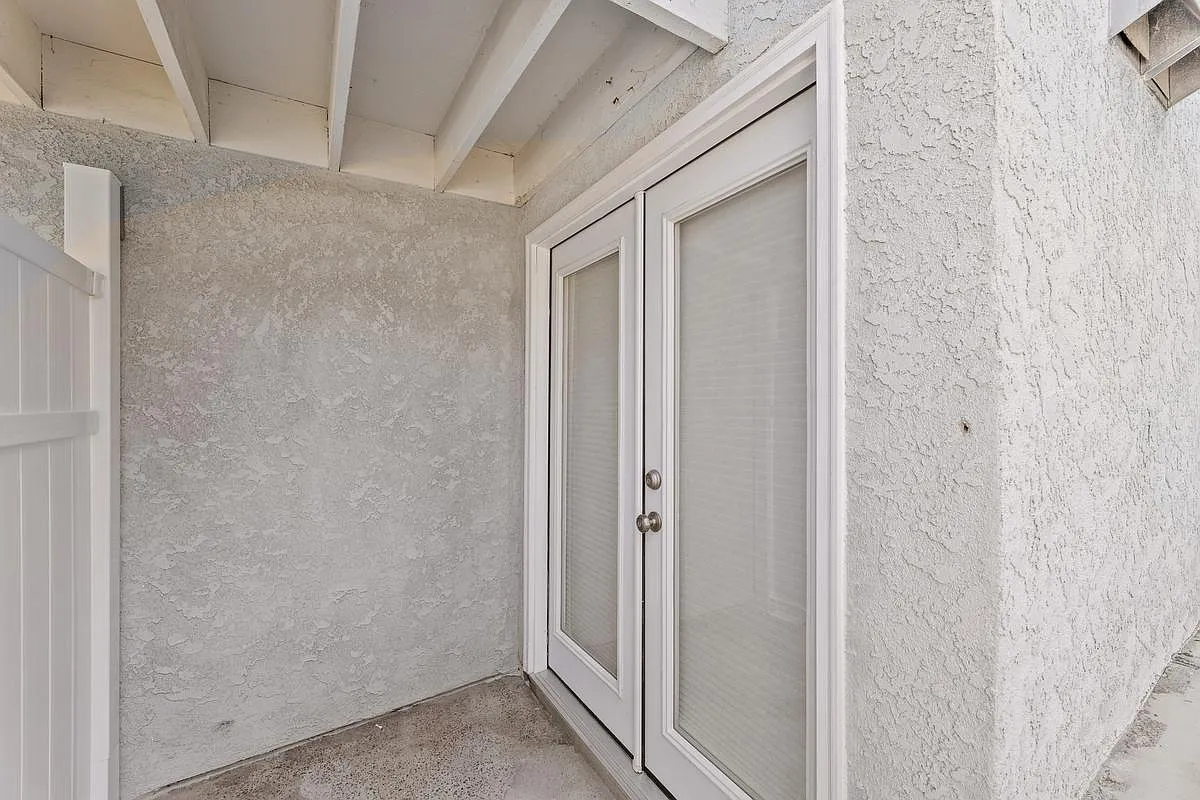 Studio, 250 sqft, $2,250 — Photo 3