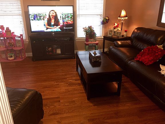 4th image of 128 Shady Oaks Dr